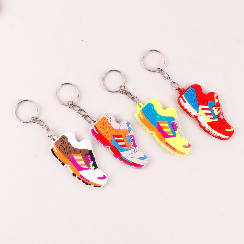 جاکلیدی سیلیکونی طرح کتونی / رنگ و طرح جور