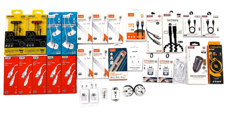خرید عمده لوازم جانبی موبایل قسطی این پک اقتصادی شامل هندزفری کابل اورجینال الدینیو و کابل کلومن و شارژ فندکی کلگی اصلی و تبدیل ویک عدد هندزفری هدیه تمامی محصولات در عکس ارسال می شود لطفا توضیحات را کامل بخوانید و ویدیوی پایین را مشاهد کنید